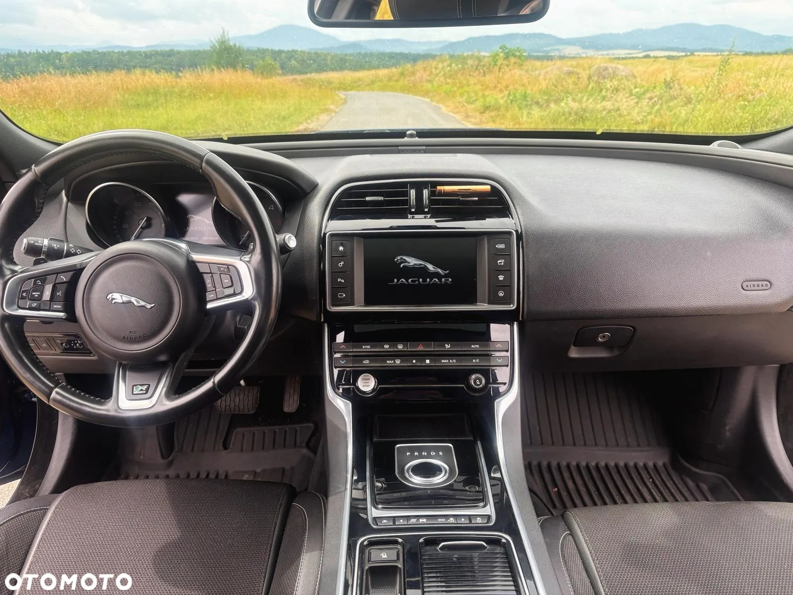 Jaguar XE - 9