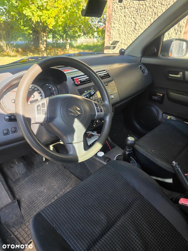 Suzuki Swift 2005 photo 4