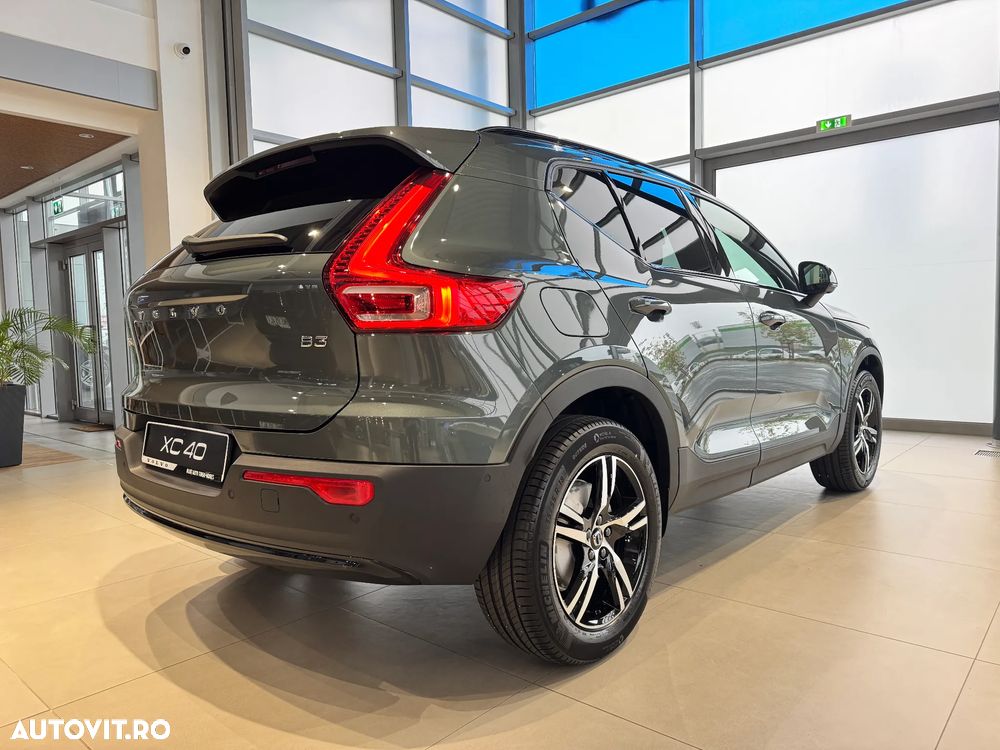 Volvo XC 40 B3 AT FWD MHEV Plus Dark - 6