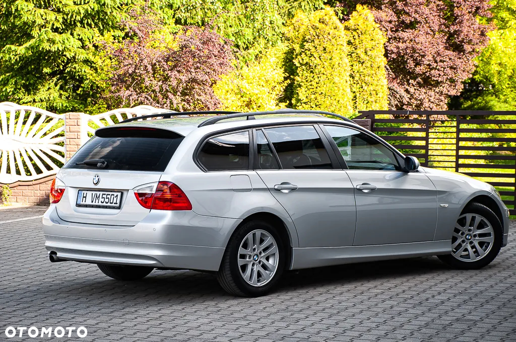 BMW Seria 3 318i Touring - 19