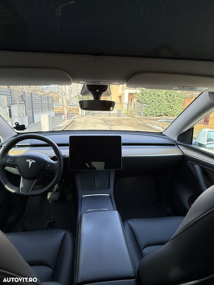 Tesla Model Y Long Range AWD - 19