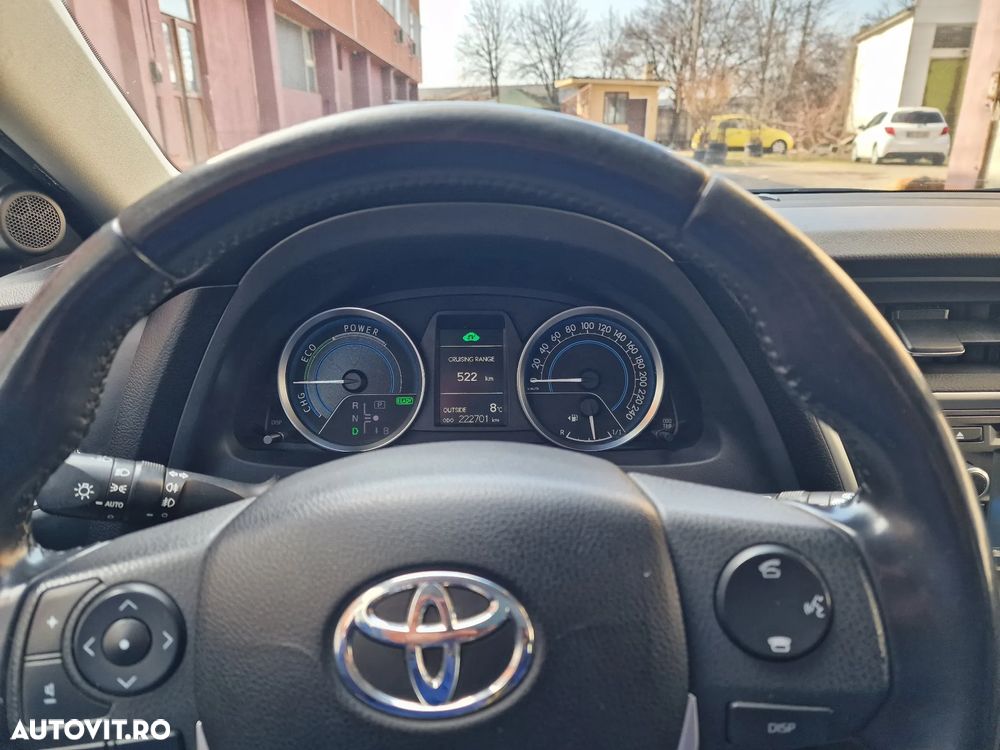 Toyota Auris 1.8 L VVT-i Sol + - 12