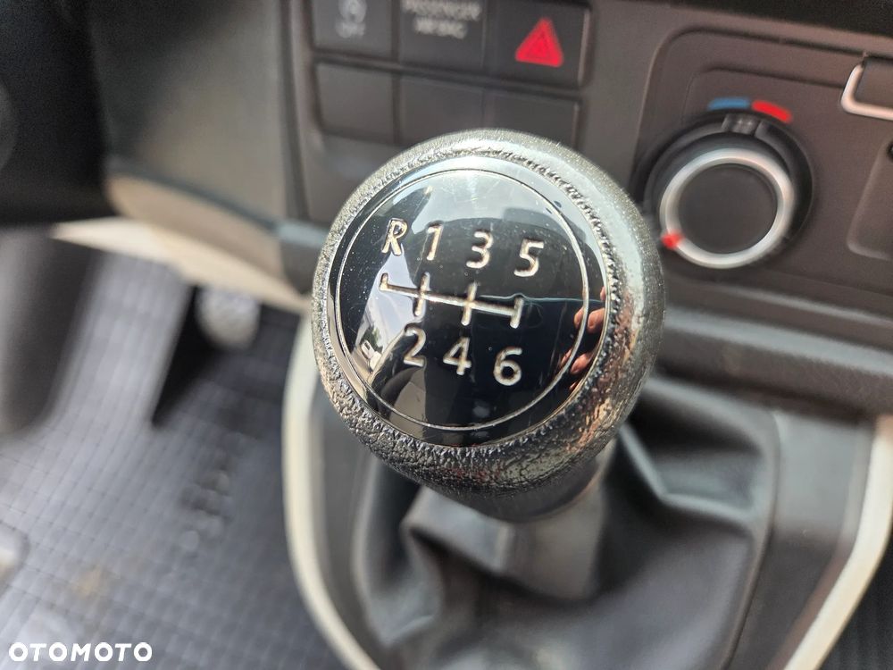 Volkswagen Transporter L2H1 - 28