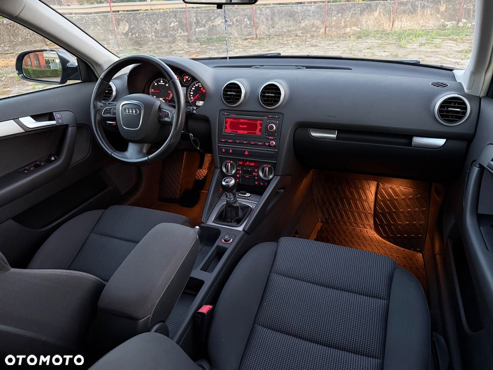 Audi A3 Sportback 2.0 TDI DPF Ambiente - 7
