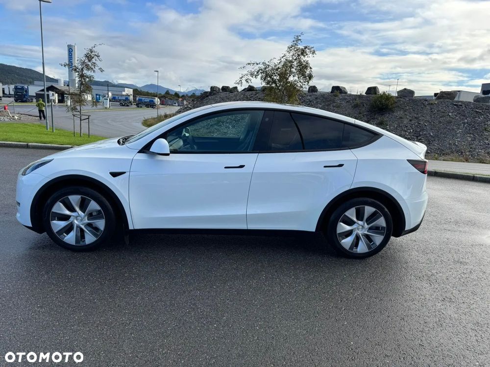 Tesla Y Model Long Range Dual Motor AWD - 2
