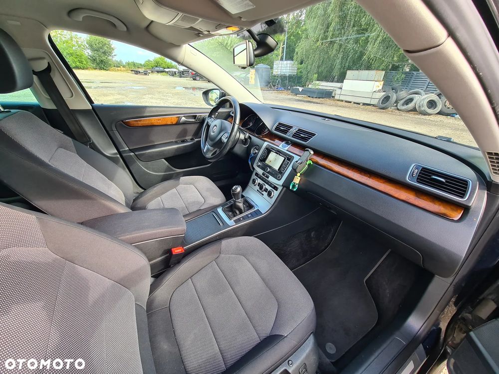 Volkswagen Passat 1.6 TDI Comfortline - 35