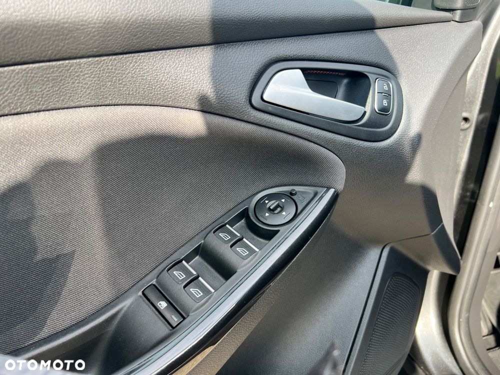 Ford Focus 2.0 TDCi Titanium ASS - 14