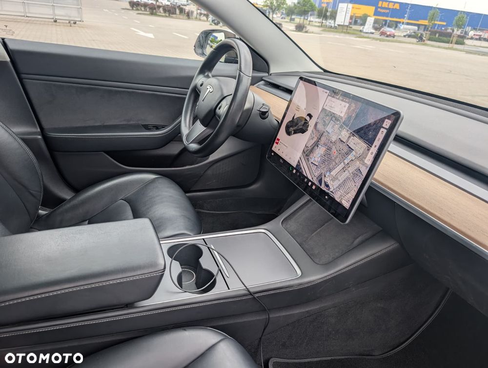 Tesla Model 3 - 4