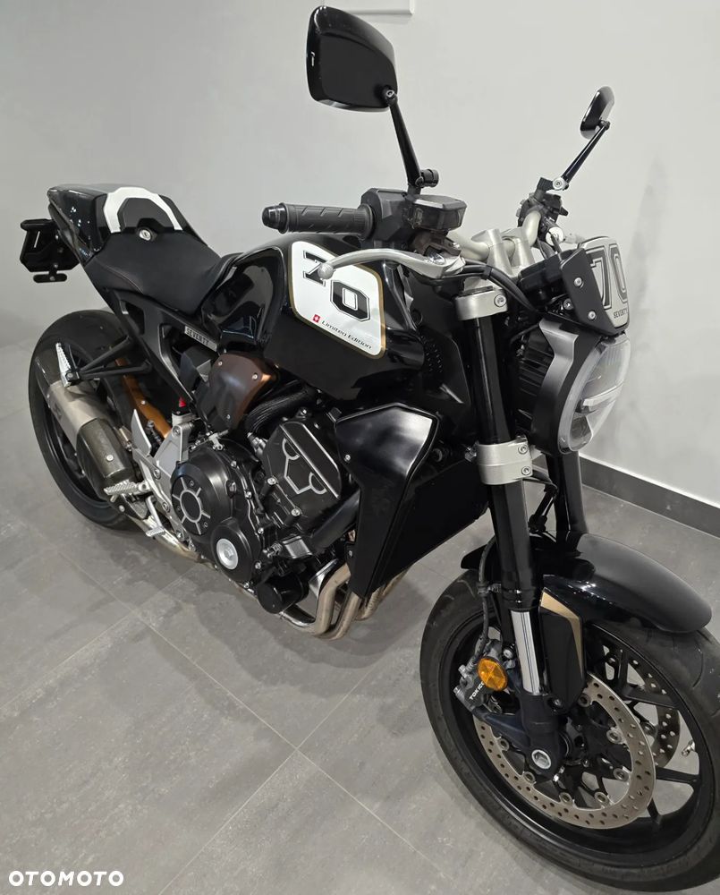 Honda CB - 1
