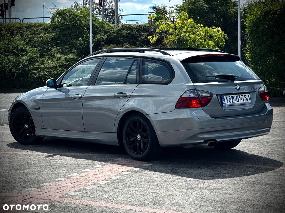 BMW Seria 3 318i - 4