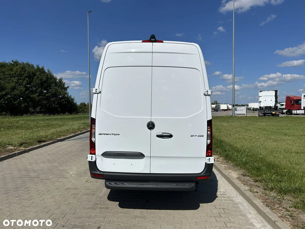 Mercedes-Benz Sprinter - 7