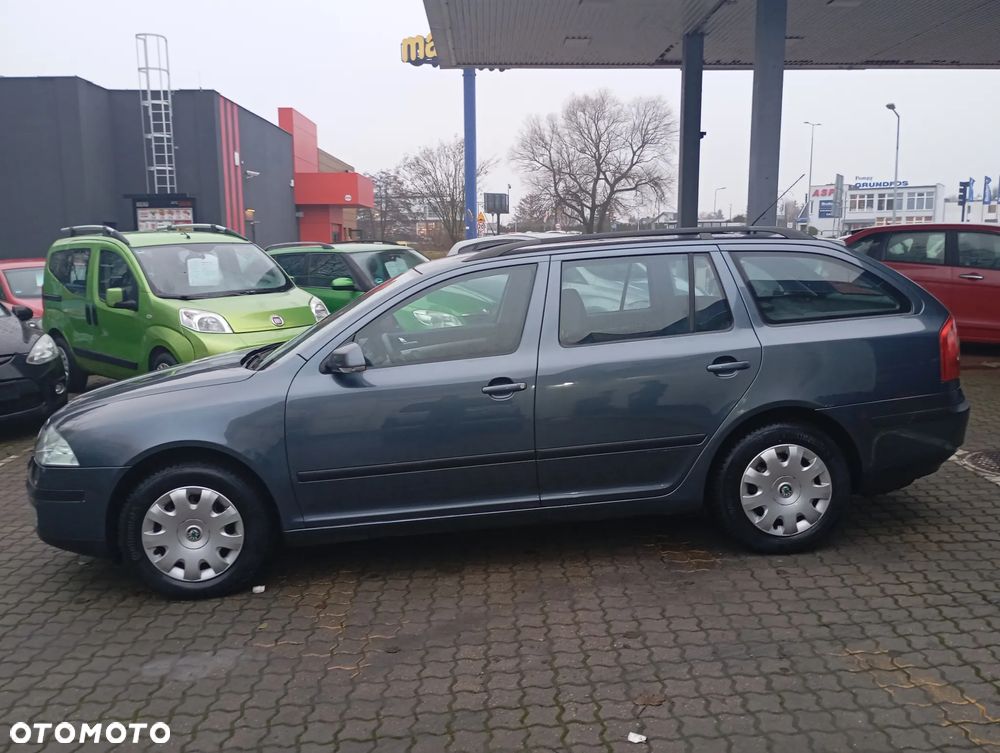 Skoda Octavia 1.6 Combi Ambiente - 8