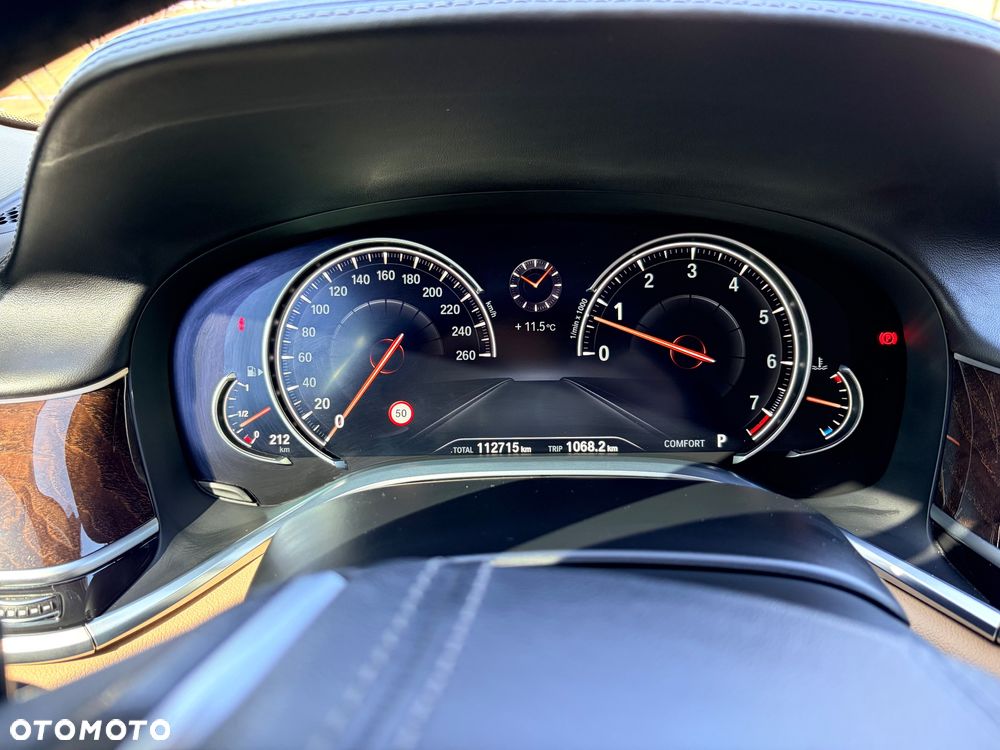 BMW Seria 7 750i xDrive Edition Exclusive - 12