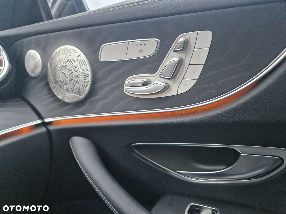 Mercedes-Benz Klasa E 220 d Coupe 4-Matic 9G-TRONIC - 13