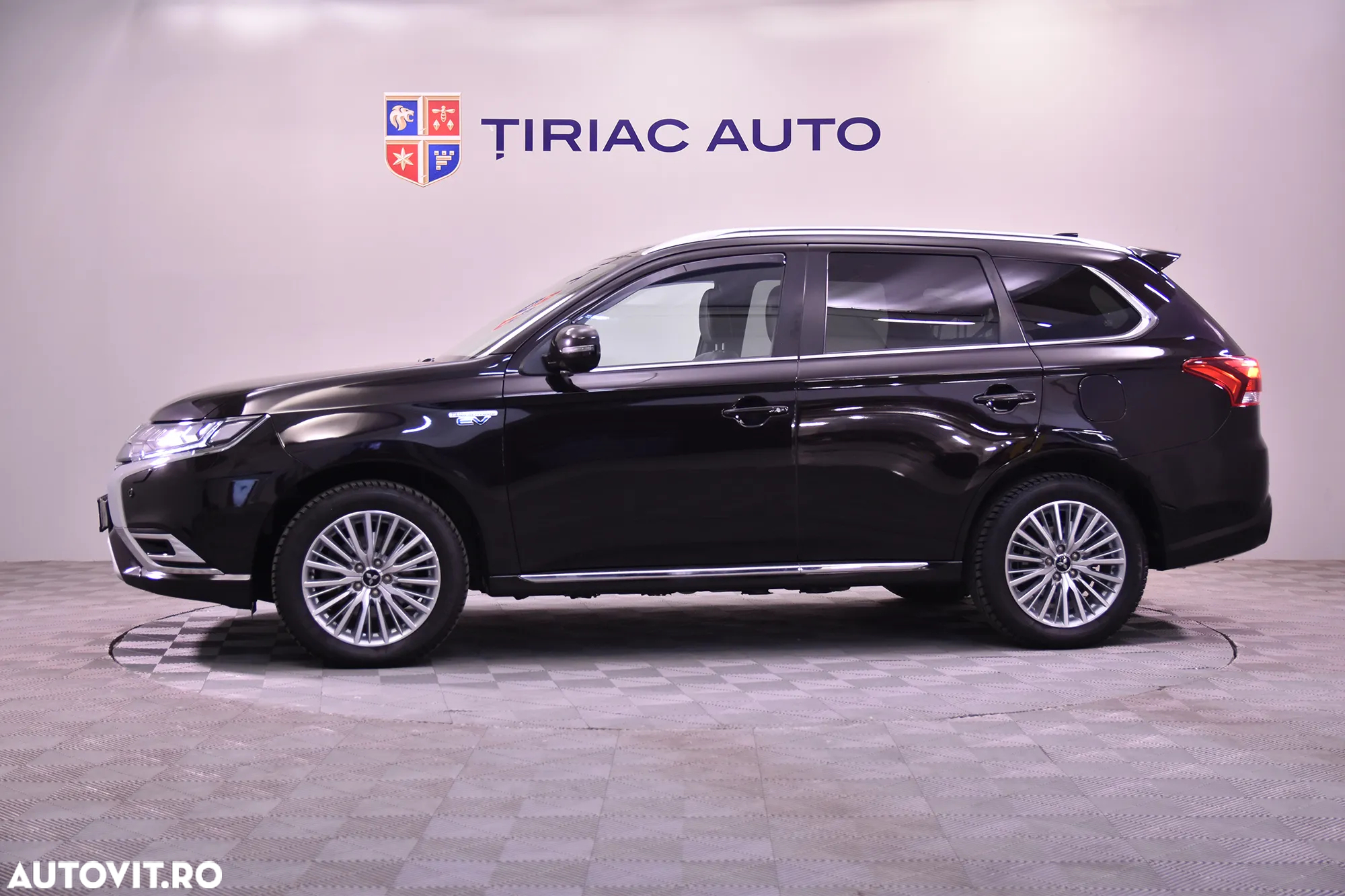 Mitsubishi Outlander - 2