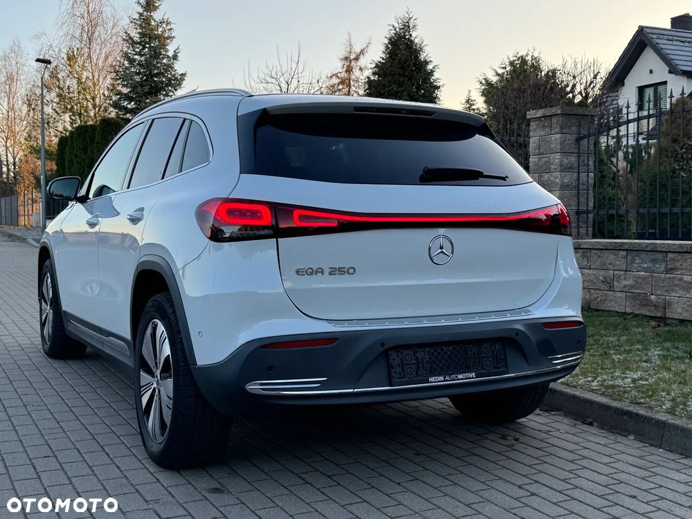 Mercedes-Benz EQA 250+ Electric Art - 3