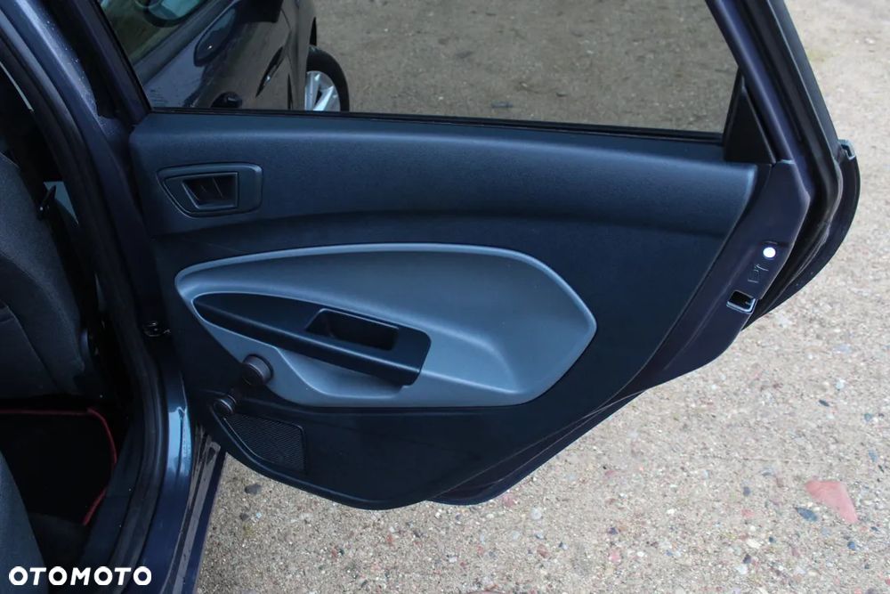 Ford Fiesta 1.25 Ambiente - 24