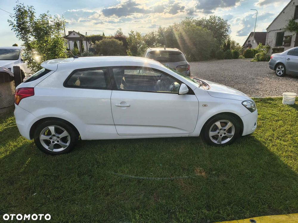 Kia Ceed 1.6 L - 2