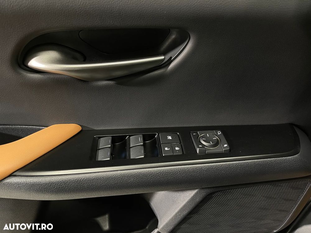 Lexus UX 250h (E-FOUR) Luxury Line - 17