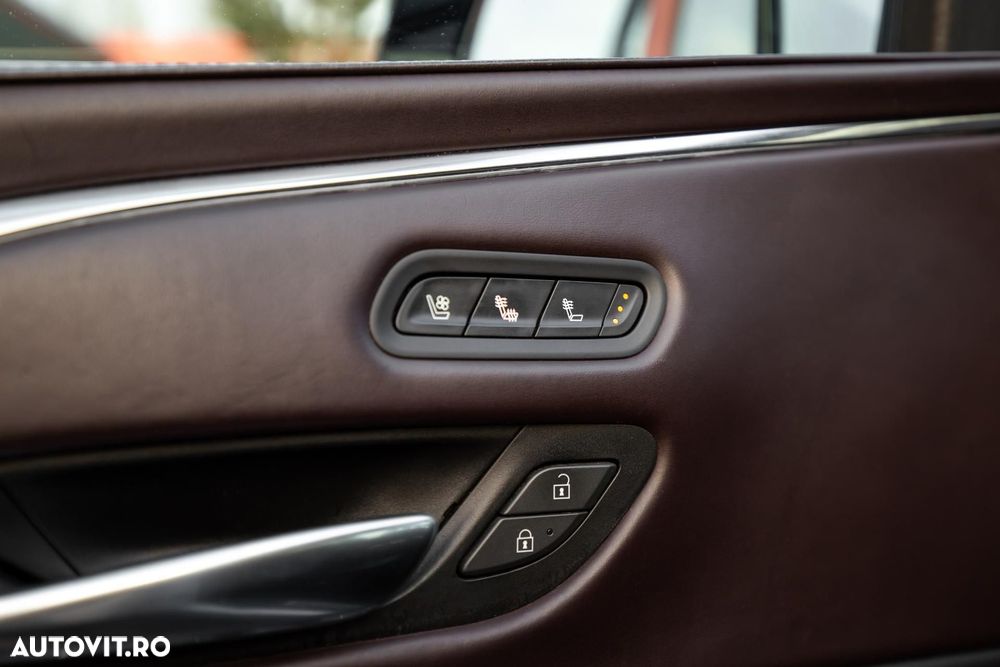 Cadillac Escalade - 37