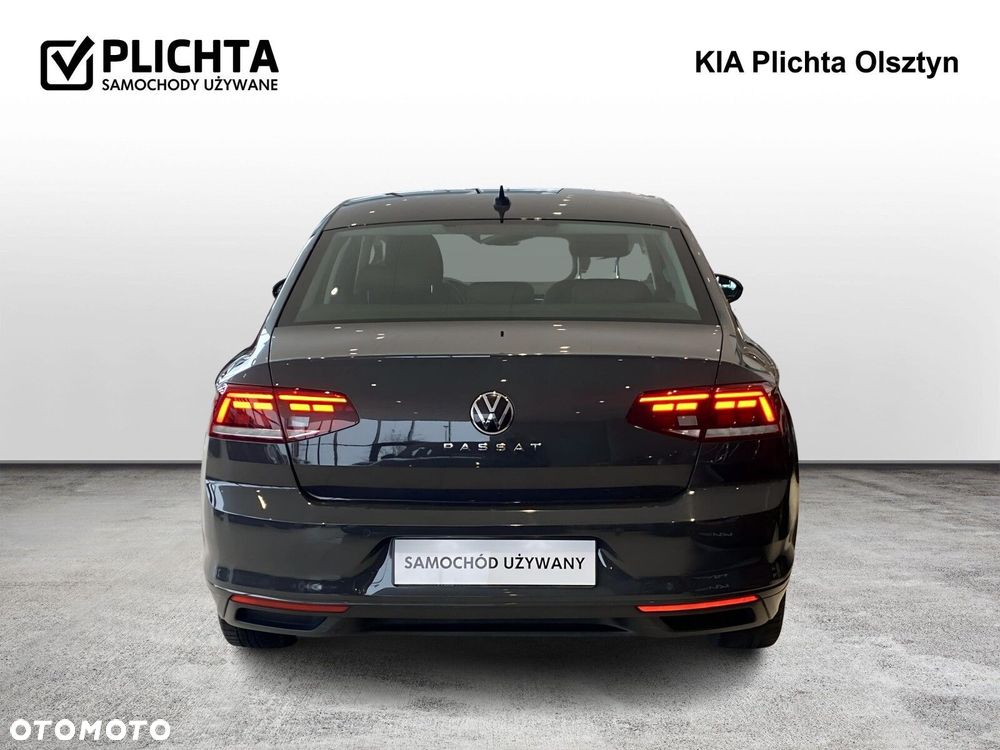 Volkswagen Passat - 4