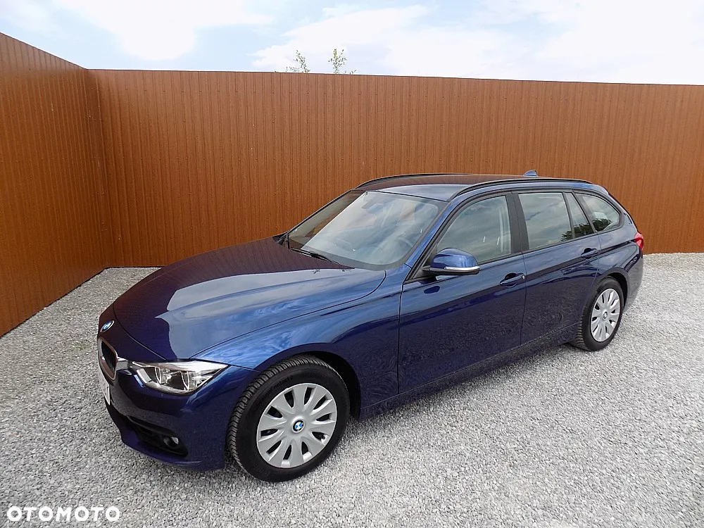 BMW Seria 3 316d Touring - 32