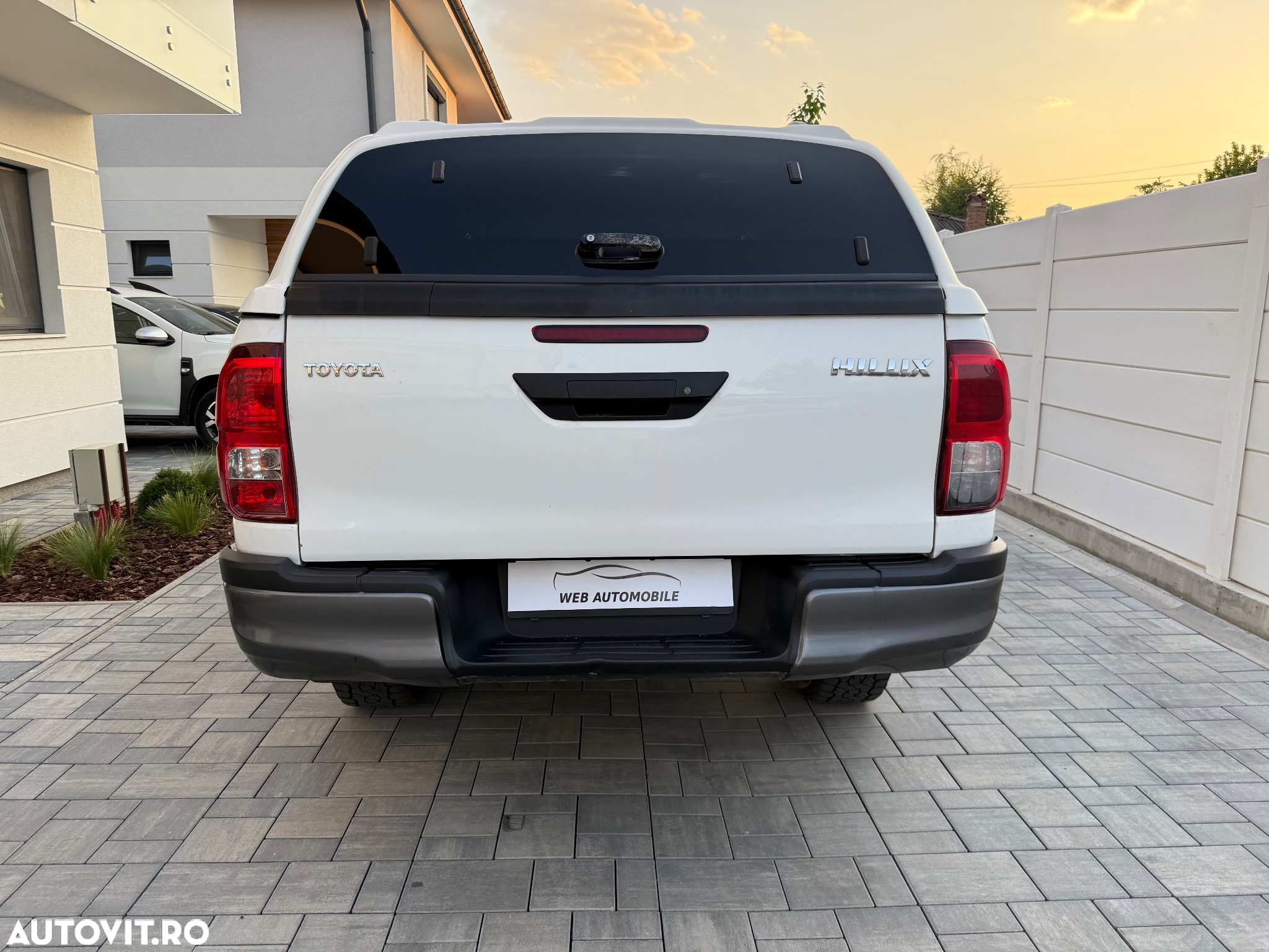 Toyota Hilux 2.4D 150CP 4x4 Double Cab 6MT Style - 11