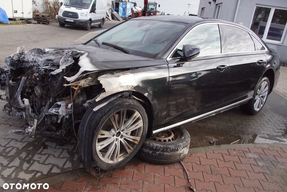 Auto na części 692106889 Audi A8L A8 long 3.0 TDI DMGK hybryda skrzynia udp lakier LY9T drzwi klapa lampa szyba ćwiartka dyfer belka zderzak fotele deska konsola airbag wyświetlacz przełącznik sterownik komputer - 8
