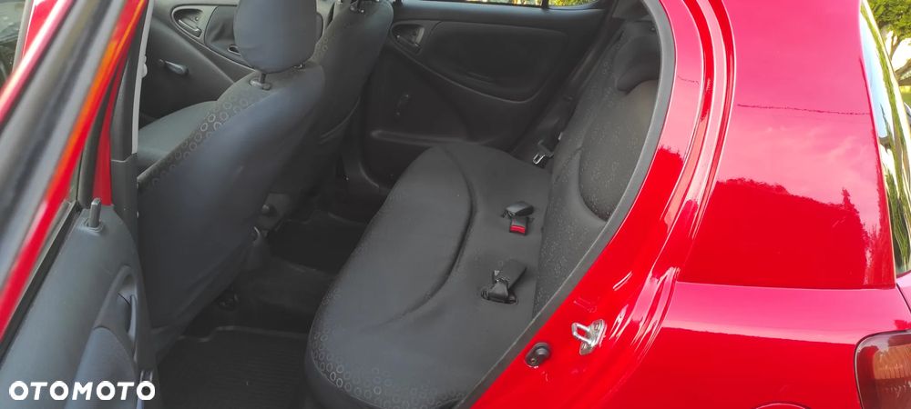 Toyota Yaris 1.0 Base - 8