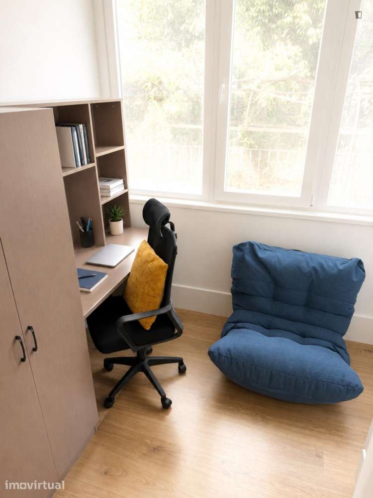 Quarto - localizado em Intendente Lisbon - Grande imagem: 3/15