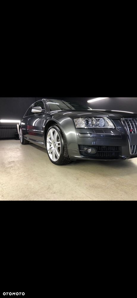 Audi S8 - 1