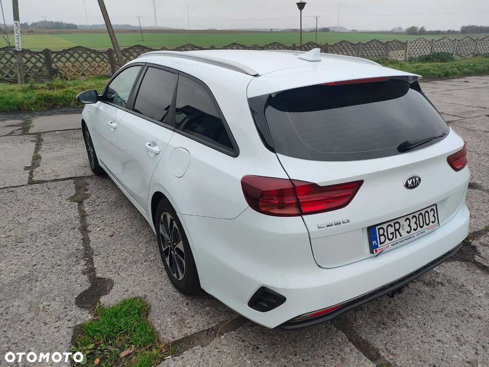 Kia Ceed 1.6 CRDi mHEV L Business Line - 6