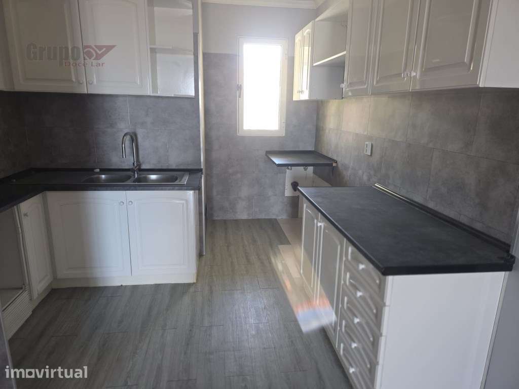 Apartamento T2 Moderno em Caniço: Luminosidade, Varanda Privativa c... - Grande imagem: 4/23