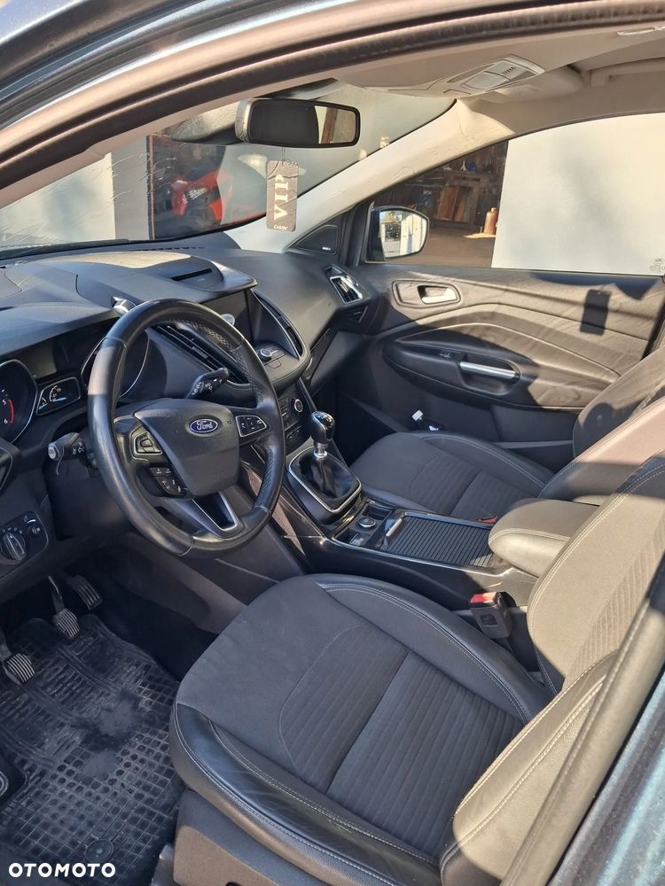 Ford Kuga - 10