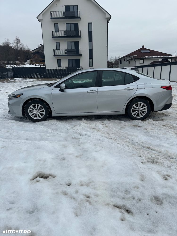 Toyota Camry Luxury - 4