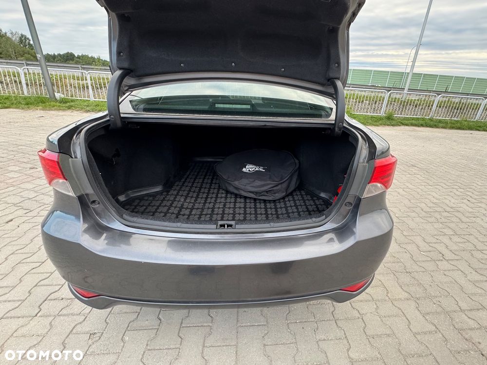 Toyota Avensis 2.0 Prestige NAVI - 12