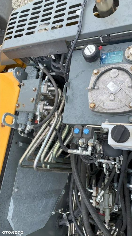 Liebherr A 910 Compact - 9