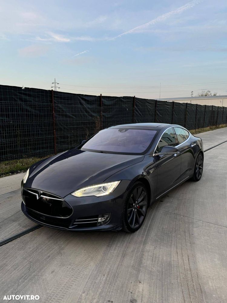 Tesla Model S - 1
