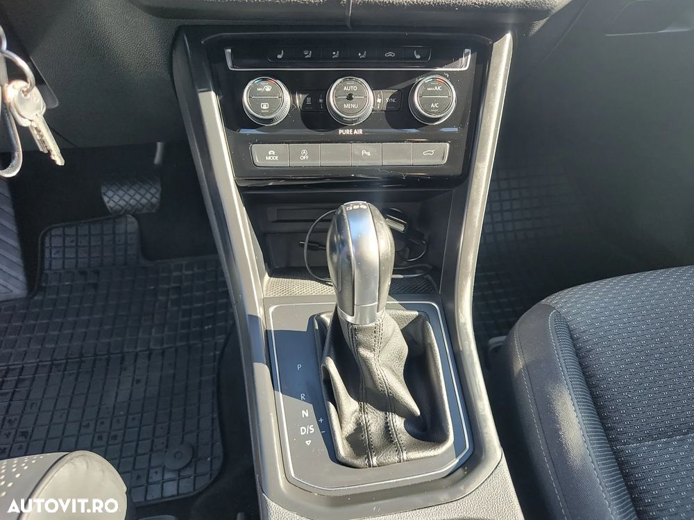 Volkswagen Touran - 11