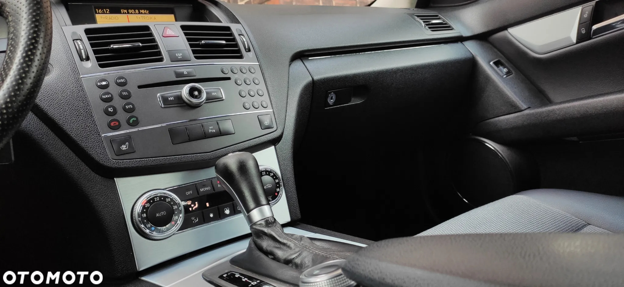 Mercedes-Benz Klasa C 180 T CGI Automatik BlueEFFICIENCY Avantgarde - 37