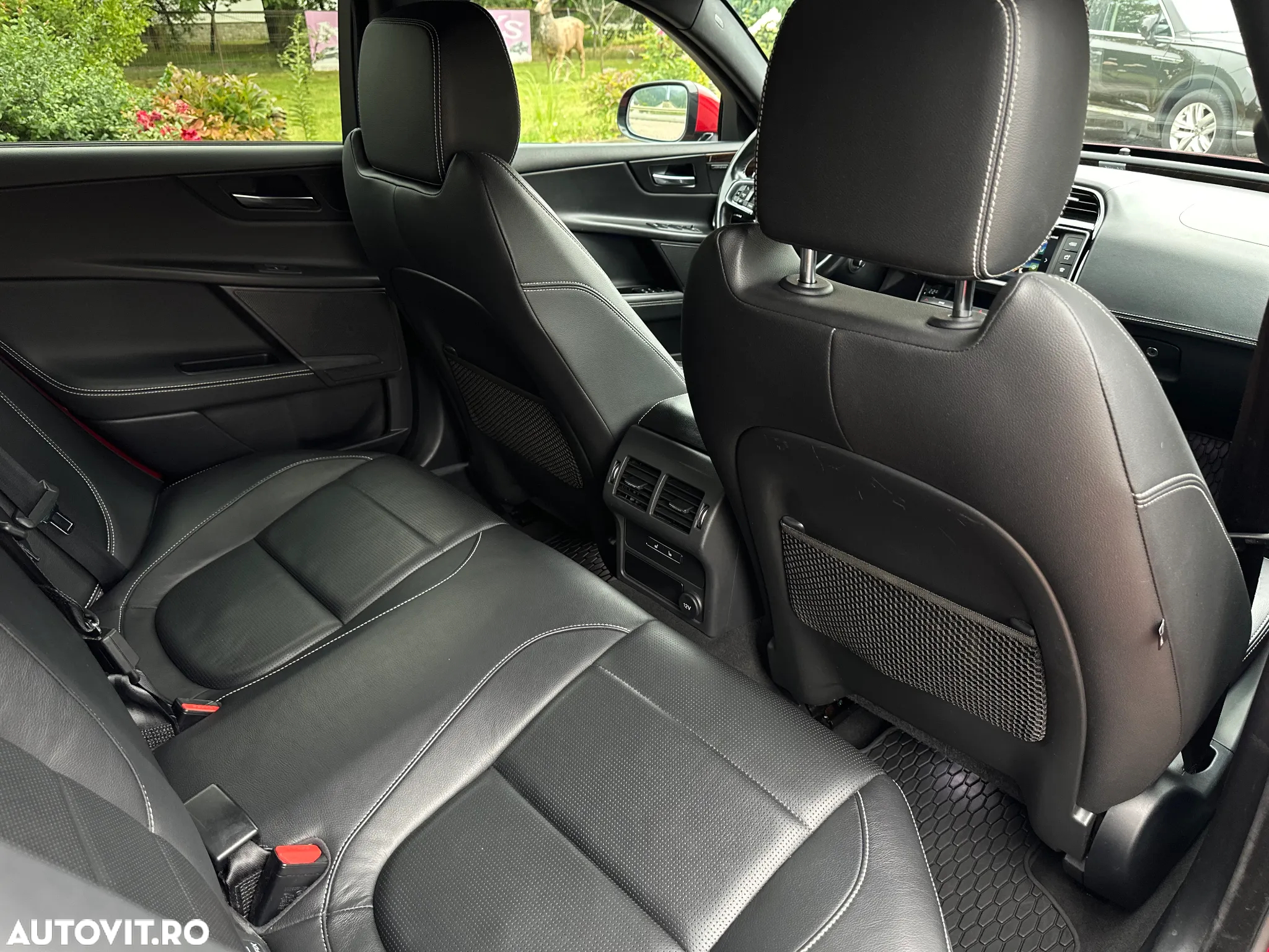 Jaguar XE RWD S - 34