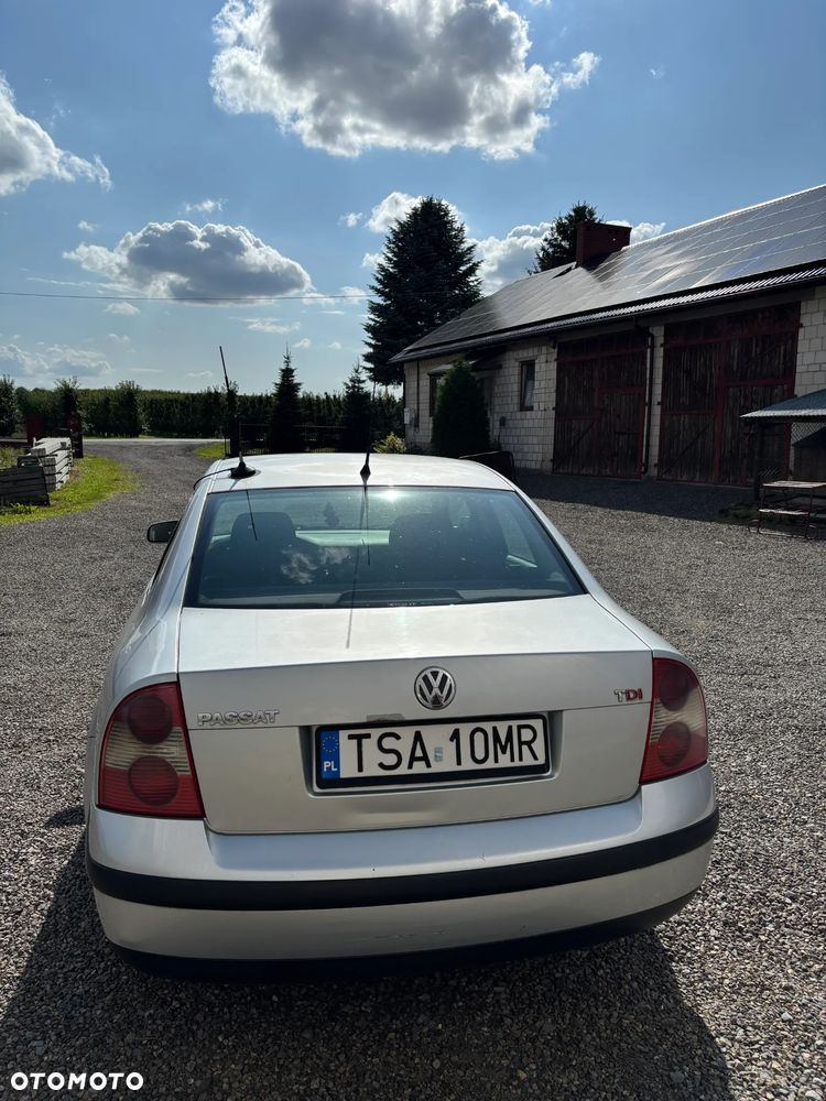 Volkswagen Passat - 4