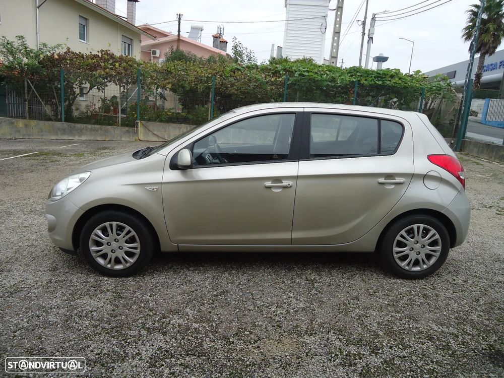 Hyundai i20 1.4 CRDI Comfort ESP - 3