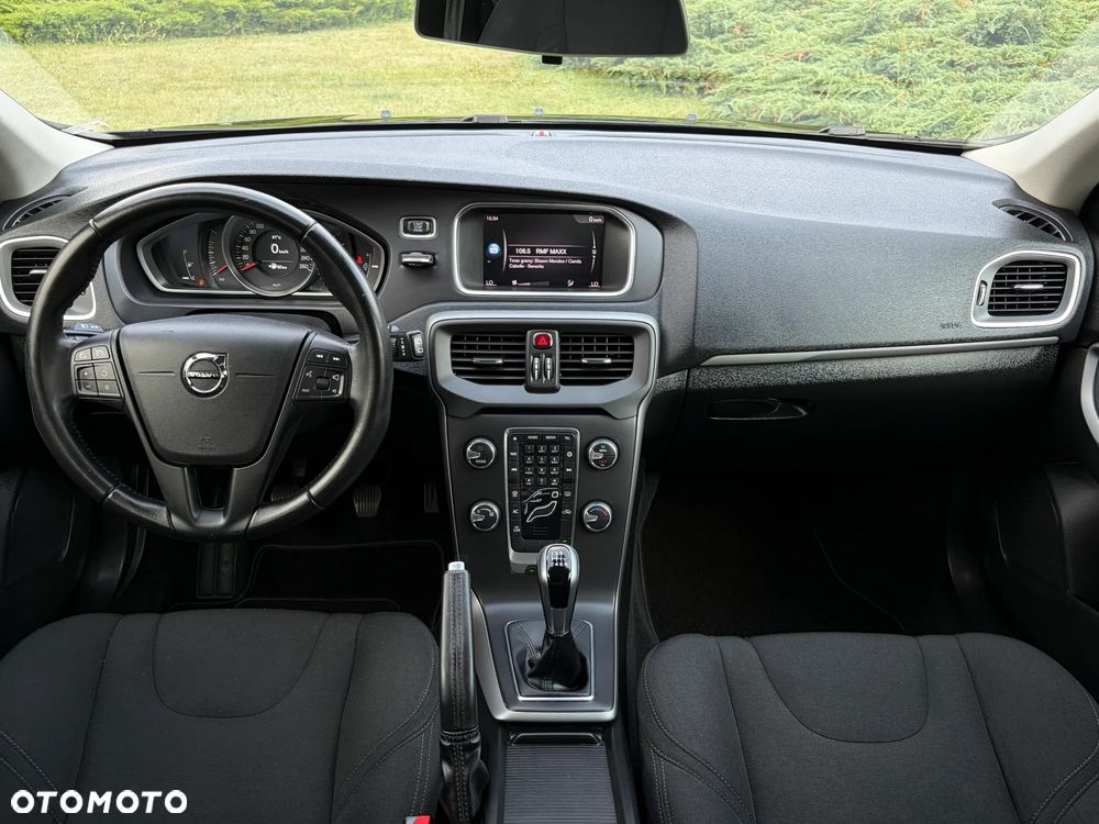 Volvo V40 T2 Momentum - 28