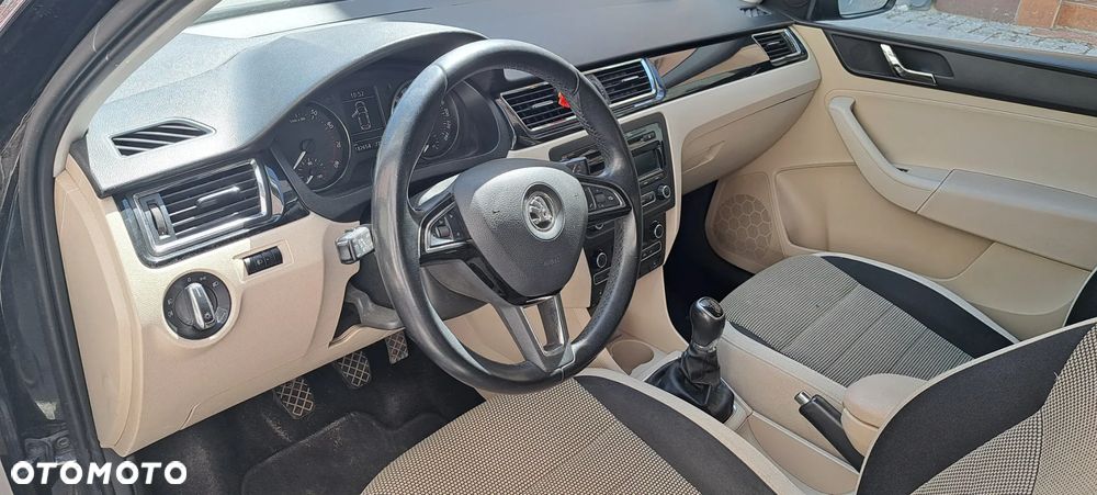 Skoda RAPID 1.2 TSI Ambition - 10