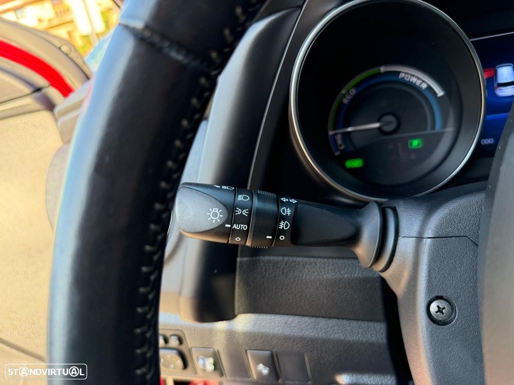 Toyota Auris 1.8 HSD Comfort +P.Sport+Navi - 19