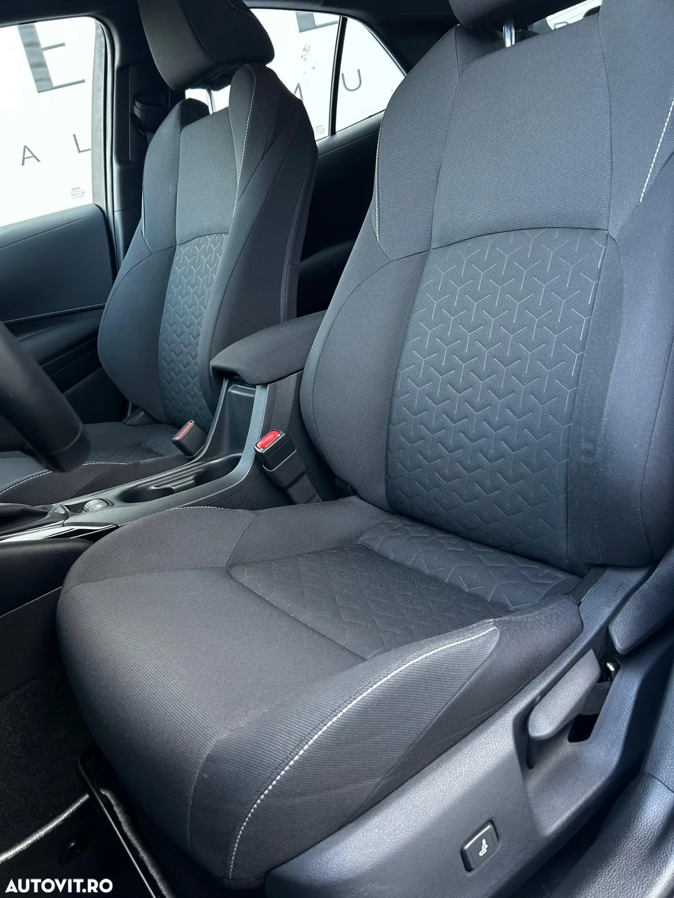 Toyota Corolla 1.8 HSD Business - 9