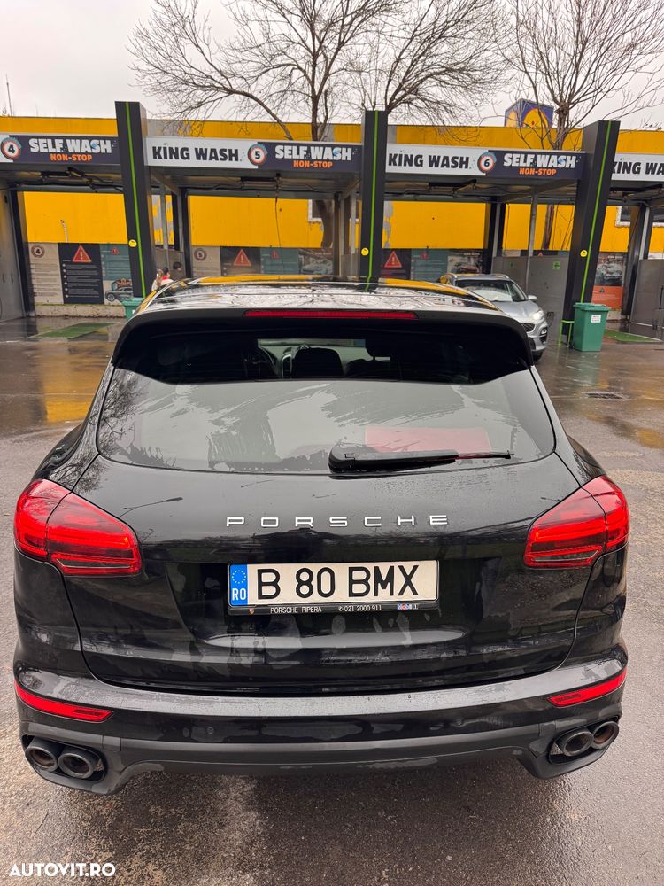 Porsche Cayenne 3.0 L - 6