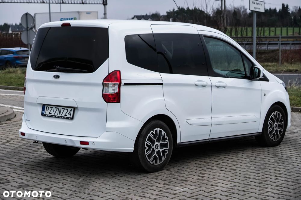 Ford Tourneo Courier 1.5 TDCi S&S Titanium - 23