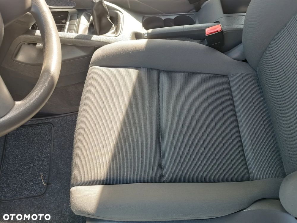 Volkswagen Golf - 36